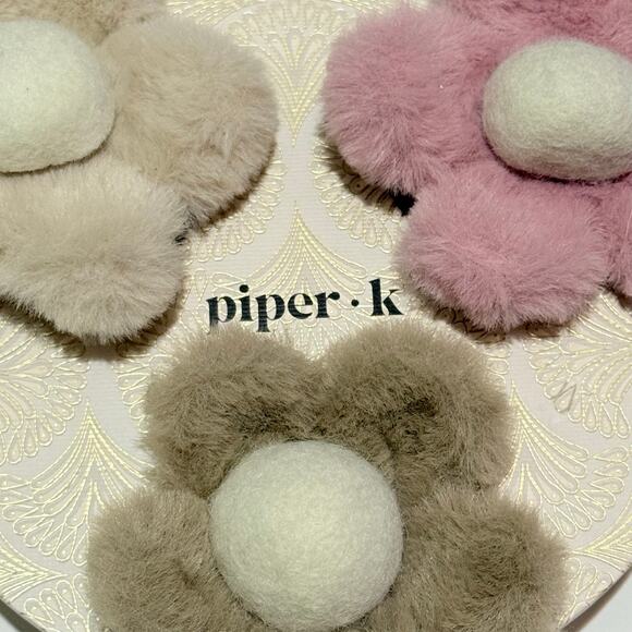 Set of 3 Piper K Plush Flower Hair Claw Clips in Beige, Pink, and Taupe, NWT - Picture 3 of 5